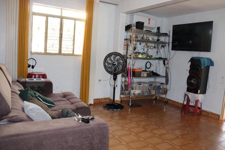Casa à venda com 481m², 3 quartos e 6 vagasSala