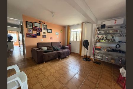 Casa à venda com 481m², 3 quartos e 6 vagasSala