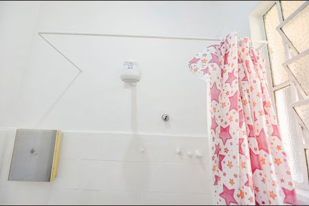 Banheiro de apartamento para alugar com 2 quartos, 52m² em Imperial de São Cristóvão, Rio de Janeiro