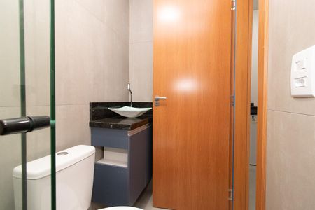 Banheiro Social de kitnet/studio para alugar com 1 quarto, 27m² em São Pedro, São José dos Pinhais