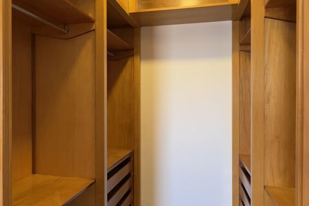 Apartamento à venda com 134m², 3 quartos e 2 vagas Apartamento à venda com 134m², 3 quartos e 2 vagasCloset da suíte