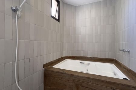 Apartamento à venda com 134m², 3 quartos e 2 vagas Apartamento à venda com 134m², 3 quartos e 2 vagasBanheiro da Suíte