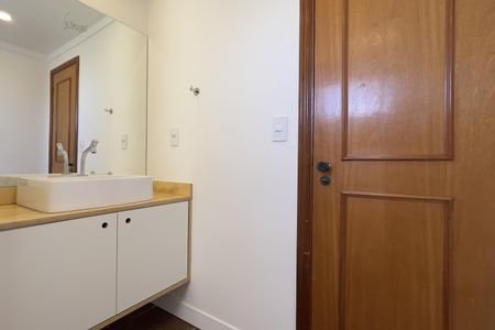 Apartamento à venda com 134m², 3 quartos e 2 vagas Apartamento à venda com 134m², 3 quartos e 2 vagasBanheiro