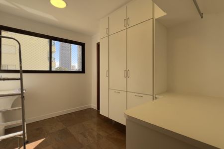 Apartamento à venda com 134m², 3 quartos e 2 vagas Apartamento à venda com 134m², 3 quartos e 2 vagasÁrea de Serviço