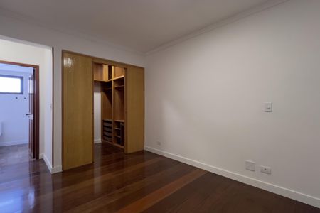 Apartamento à venda com 134m², 3 quartos e 2 vagas Apartamento à venda com 134m², 3 quartos e 2 vagasSuíte