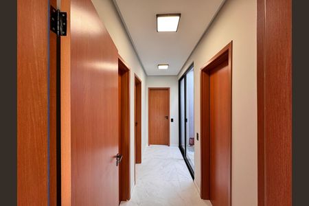 Corredor de casa de condomínio para alugar com 3 quartos, 145m² em Vargem Pequena, Rio de Janeiro