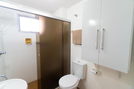 Banheiro de apartamento para alugar com 1 quarto, 52m² em Vila Guarani, São Paulo