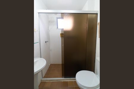 Banheiro de apartamento para alugar com 1 quarto, 52m² em Vila Guarani, São Paulo