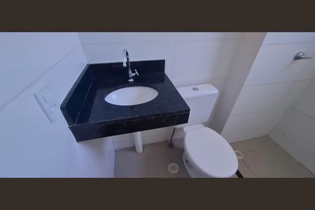 Banheiro de apartamento para alugar com 2 quartos, 43m² em Parque Residencial Candido Portinari, Ribeirão Preto