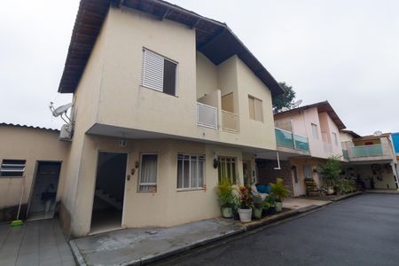 Casa de condomínio à venda com 61m², 2 quartos e 1 vagaFachada