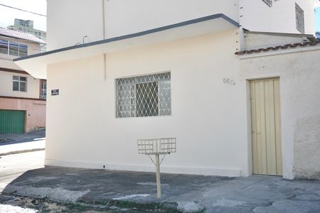 Casa para alugar com 85m², 2 quartos e sem vaga Casa para alugar com 85m², 2 quartos e sem vagaFachada