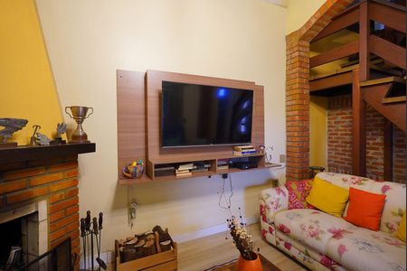 Sala de casa à venda com 3 quartos, 400m² em Teresópolis, Porto Alegre