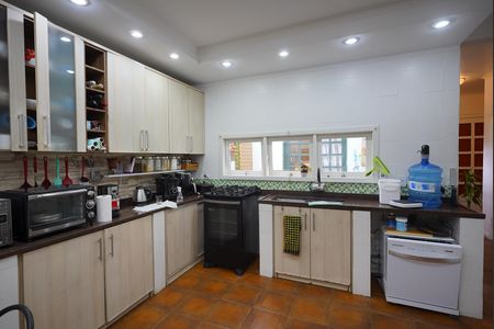 Cozinha  de casa à venda com 3 quartos, 400m² em Teresópolis, Porto Alegre
