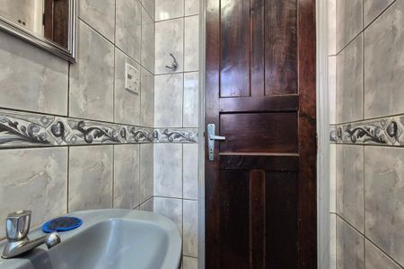 Casa à venda com 250m², 5 quartos e 2 vagasBanheiro
