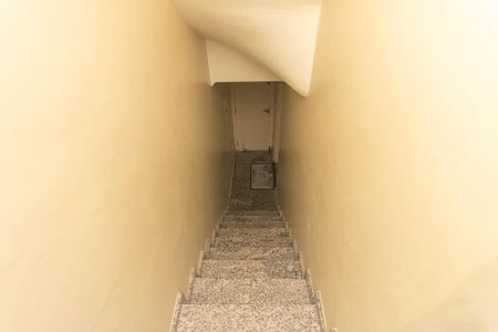 Casa de condomínio à venda com 153m², 2 quartos e 3 vagas Casa de condomínio à venda com 153m², 2 quartos e 3 vagasEscada de Entrada