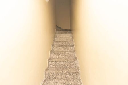 Casa de condomínio à venda com 153m², 2 quartos e 3 vagas Casa de condomínio à venda com 153m², 2 quartos e 3 vagasEscada de Entrada