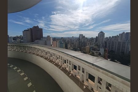 Apartamento à venda com 136m², 2 quartos e sem vaga Apartamento à venda com 136m², 2 quartos e sem vagaVaranda e Vista