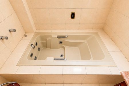 Banheiro de apartamento à venda com 2 quartos, 136m² em Consolação, São Paulo
