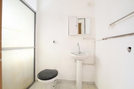 Banheiro social de kitnet/studio para alugar com 1 quarto, 32m² em Centro Histórico de São Paulo, São Paulo