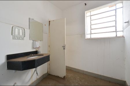 Banheiro de casa à venda com 2 quartos, 481m² em Floresta, Belo Horizonte