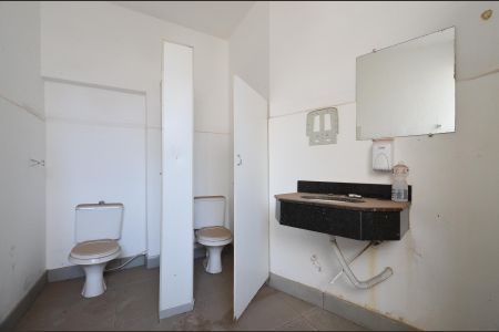 Banheiro de casa à venda com 2 quartos, 481m² em Floresta, Belo Horizonte