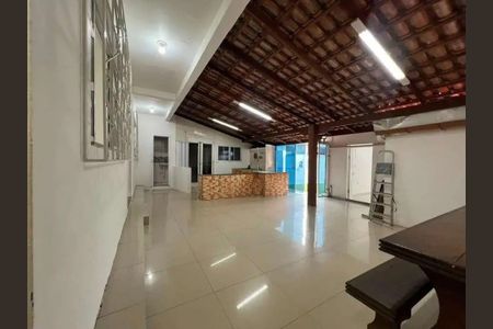 Casa para alugar com 160m², 4 quartos e 2 vagas