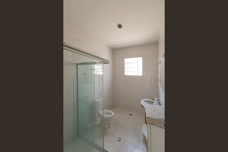 Casa para alugar com 120m², 3 quartos e 2 vagas Casa para alugar com 120m², 3 quartos e 2 vagasBanheiro social