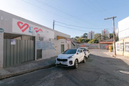Fachada de casa para alugar com 3 quartos, 120m² em Candelária, Belo Horizonte