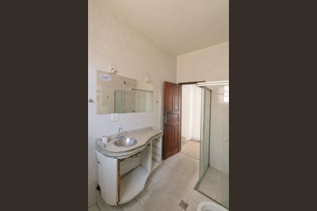 Banheiro social de casa para alugar com 3 quartos, 120m² em Candelária, Belo Horizonte
