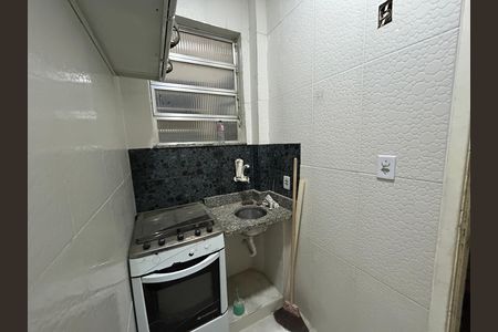 Cozinha de kitnet/studio para alugar com 1 quarto, 28m² em Cascadura, Rio de Janeiro
