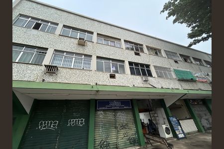 Fachada + placa de kitnet/studio para alugar com 1 quarto, 28m² em Cascadura, Rio de Janeiro