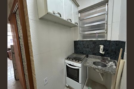 Cozinha de kitnet/studio para alugar com 1 quarto, 28m² em Cascadura, Rio de Janeiro