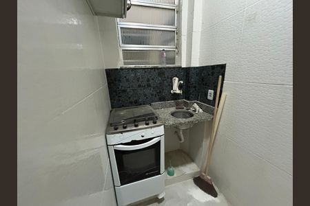 Cozinha de kitnet/studio para alugar com 1 quarto, 28m² em Cascadura, Rio de Janeiro