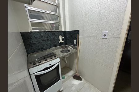 Cozinha de kitnet/studio para alugar com 1 quarto, 28m² em Cascadura, Rio de Janeiro