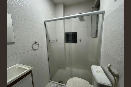 Banheiro de kitnet/studio para alugar com 1 quarto, 28m² em Cascadura, Rio de Janeiro