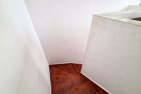 Casa para alugar com 50m², 1 quarto e 1 vagaEscada