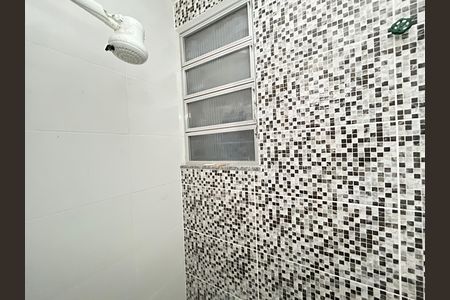 Banheiro de kitnet/studio para alugar com 1 quarto, 28m² em Cascadura, Rio de Janeiro
