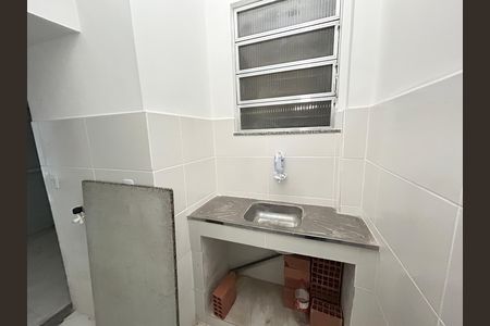 Cozinha de kitnet/studio para alugar com 1 quarto, 28m² em Cascadura, Rio de Janeiro
