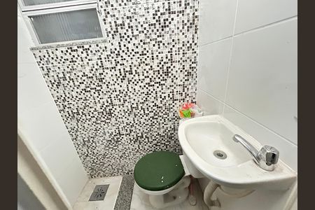 Banheiro de kitnet/studio para alugar com 1 quarto, 28m² em Cascadura, Rio de Janeiro