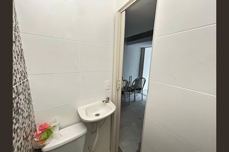 Banheiro de kitnet/studio para alugar com 1 quarto, 28m² em Cascadura, Rio de Janeiro
