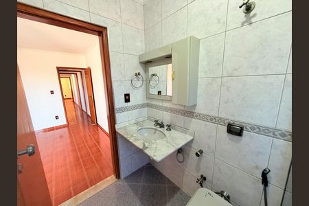 Casa para alugar com 131m², 3 quartos e 2 vagasBanheiro suite