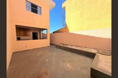 Casa para alugar com 3 quartos, 131m² em Jardim Rosa Maria, São Paulo