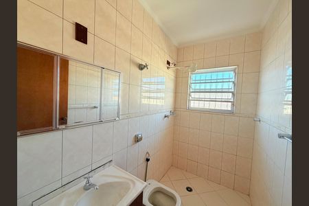 Casa para alugar com 131m², 3 quartos e 2 vagasBanheiro 