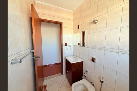 Casa para alugar com 131m², 3 quartos e 2 vagasBanheiro 