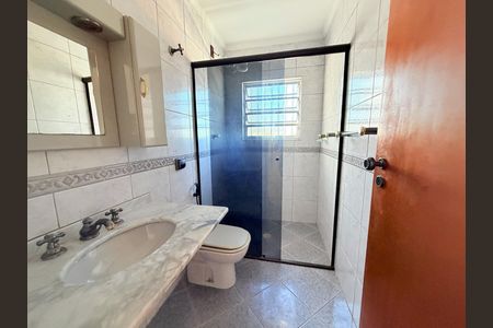Banheiro suíte de casa para alugar com 3 quartos, 131m² em Jardim Rosa Maria, São Paulo