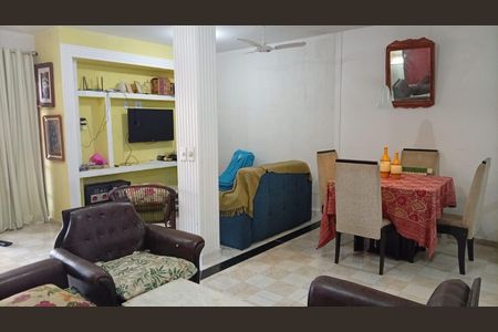 Sala de casa para alugar com 3 quartos, 190m² em Cordeirinho, Maricá