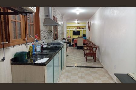 Cozinha de casa para alugar com 3 quartos, 190m² em Cordeirinho, Maricá