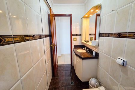 Apartamento para alugar com 112m², 2 quartos e 1 vaga Apartamento para alugar com 112m², 2 quartos e 1 vagaBanheiro da Suíte 1