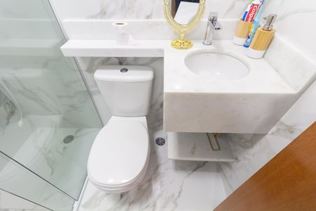 Casa de condomínio à venda com 107m², 3 quartos e 2 vagas Casa de condomínio à venda com 107m², 3 quartos e 2 vagasBanheiro da Suíte 2