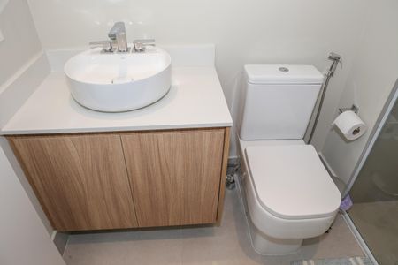 Banheiro de kitnet/studio para alugar com 1 quarto, 30m² em Perdizes, São Paulo